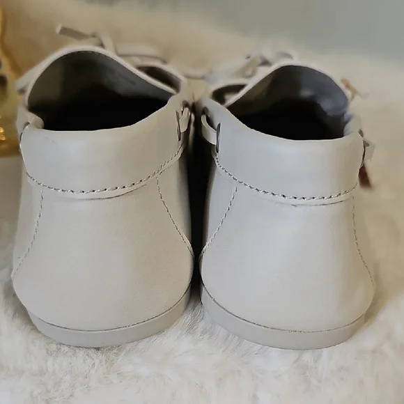 NWT! Tommy Bahama Women's Cream Moccasins - Picture 8 of 16